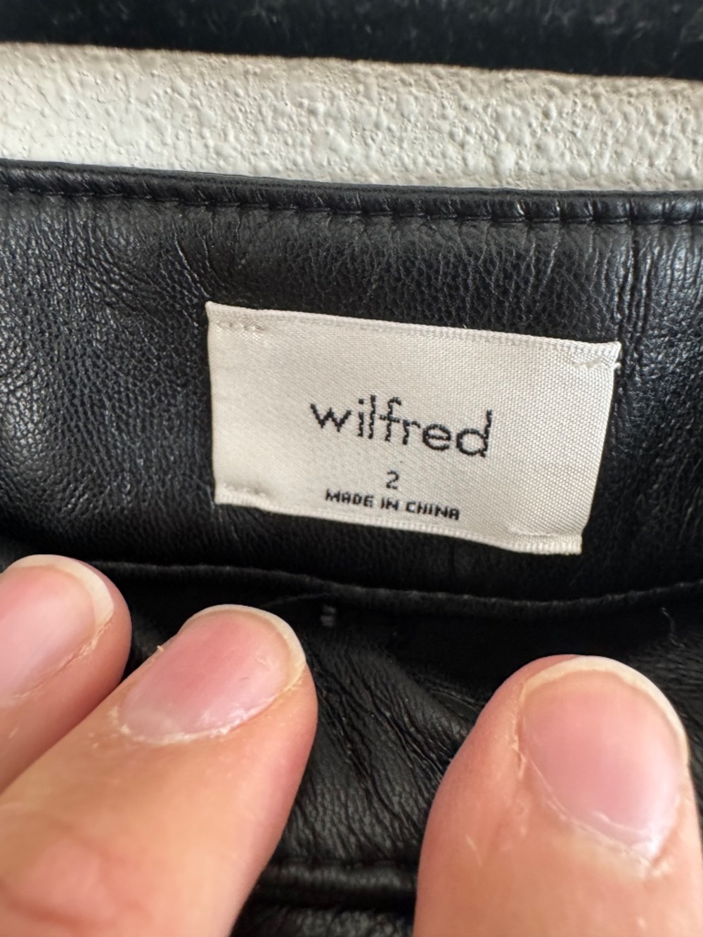 Wilfred Vegan Leather Black Midi Skirt Size 2 NWT - Picture 6 of 7